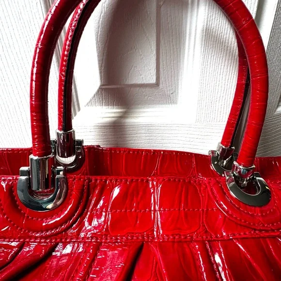 Vintage Guess One of their Iconic Leather Like Croc Print Bags - Picture 9 of 16